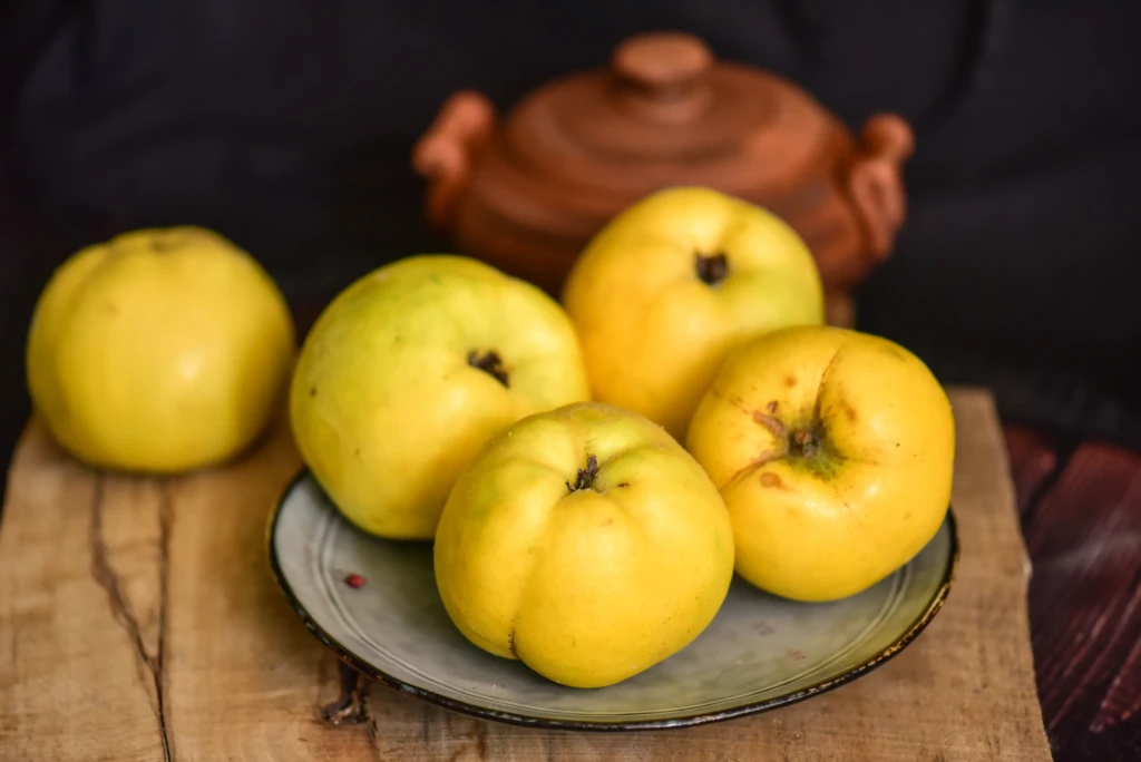 still-life-with-fresh-fruit-ripe-quinces-on-a-pla-2024-12-07-13-20-41-utc